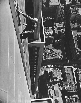 Window Washer, Empire State Building, 1948 ©Arthur Leipzig