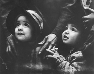 Watching Santa, 1944 ©Arthur Leipzig