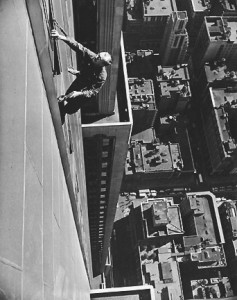 Window Washer, Empire State Building, 1948 ©Arthur Leipzig